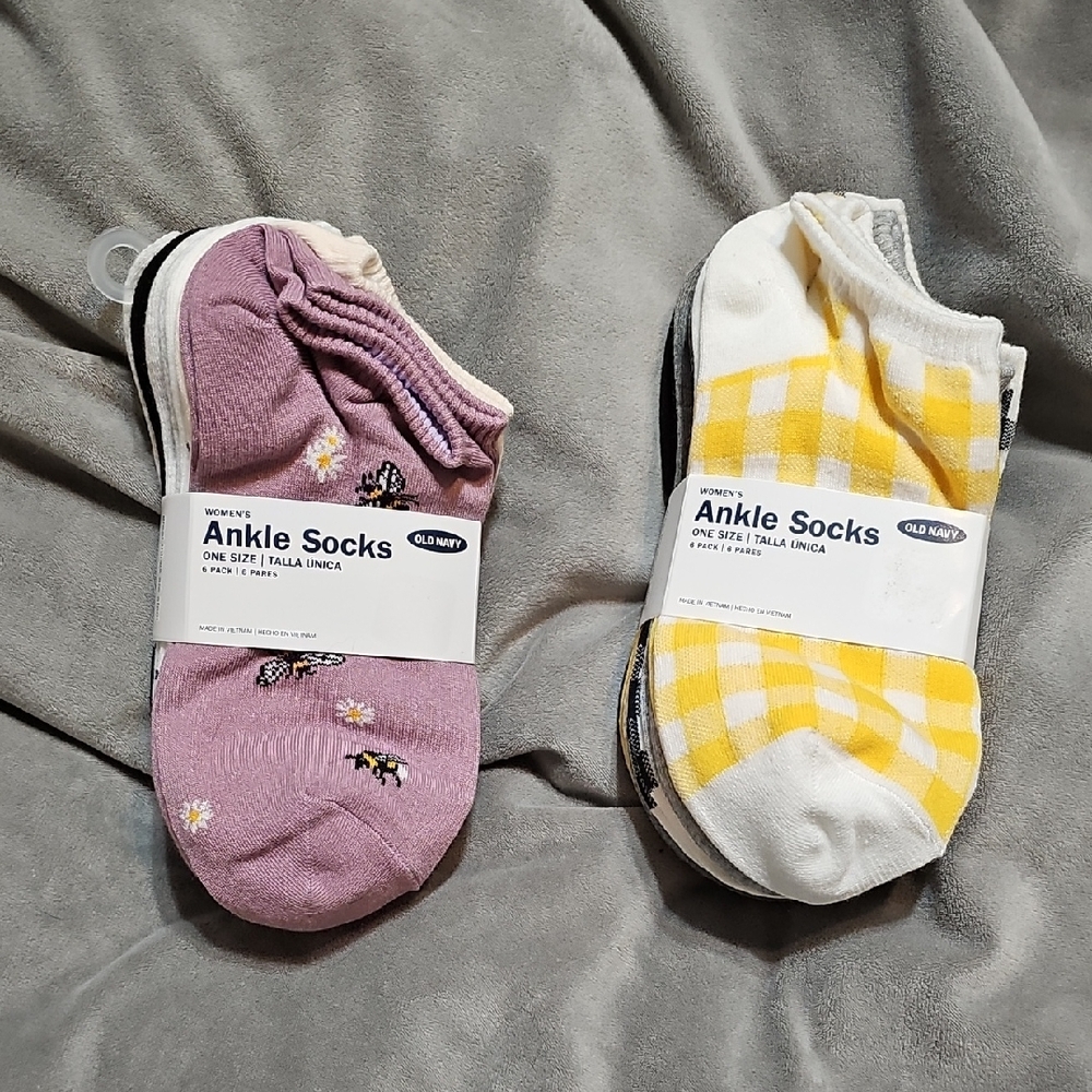 NWT 12 Pairs Women's Ankle Socks Bees Flowers Pink Yellow White Black Old Navy